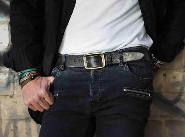 Black Leather Mens Belt - Western Style Accessory with Buckle - Genuine Design for Mens Fashion