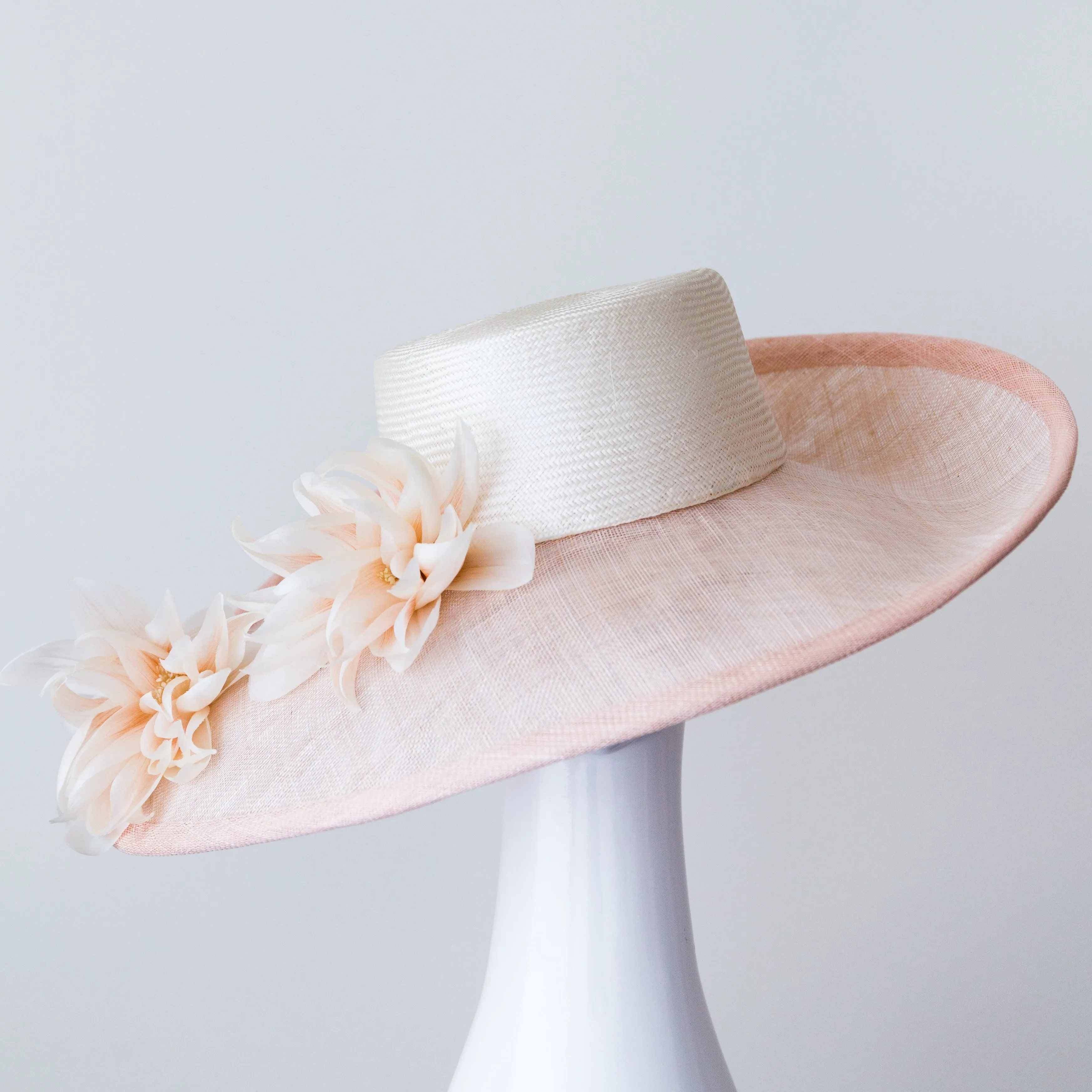 DAISY; Wide brimmed hat with silk flowers