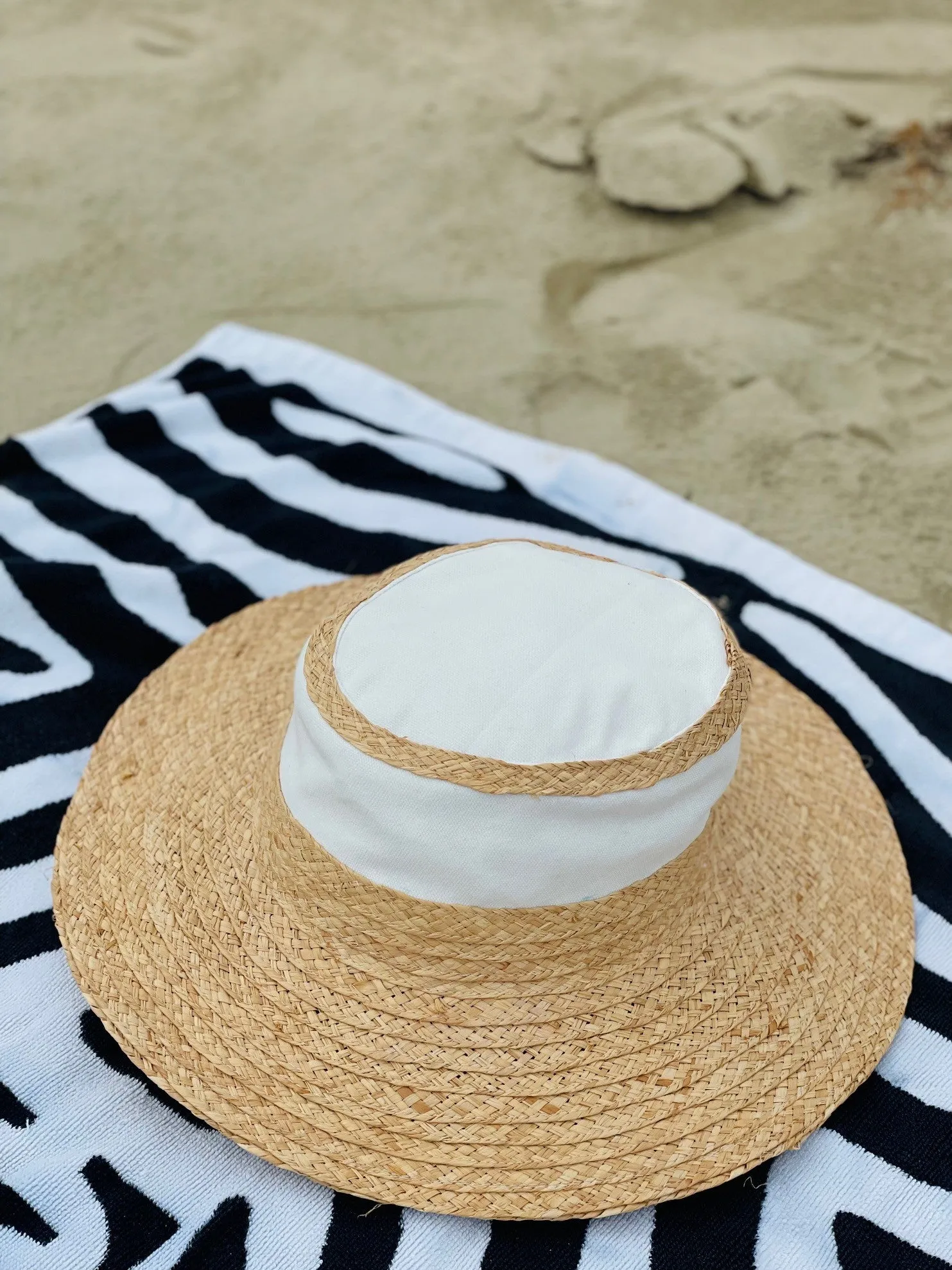 Raffia Brimmed Travel Hat in White