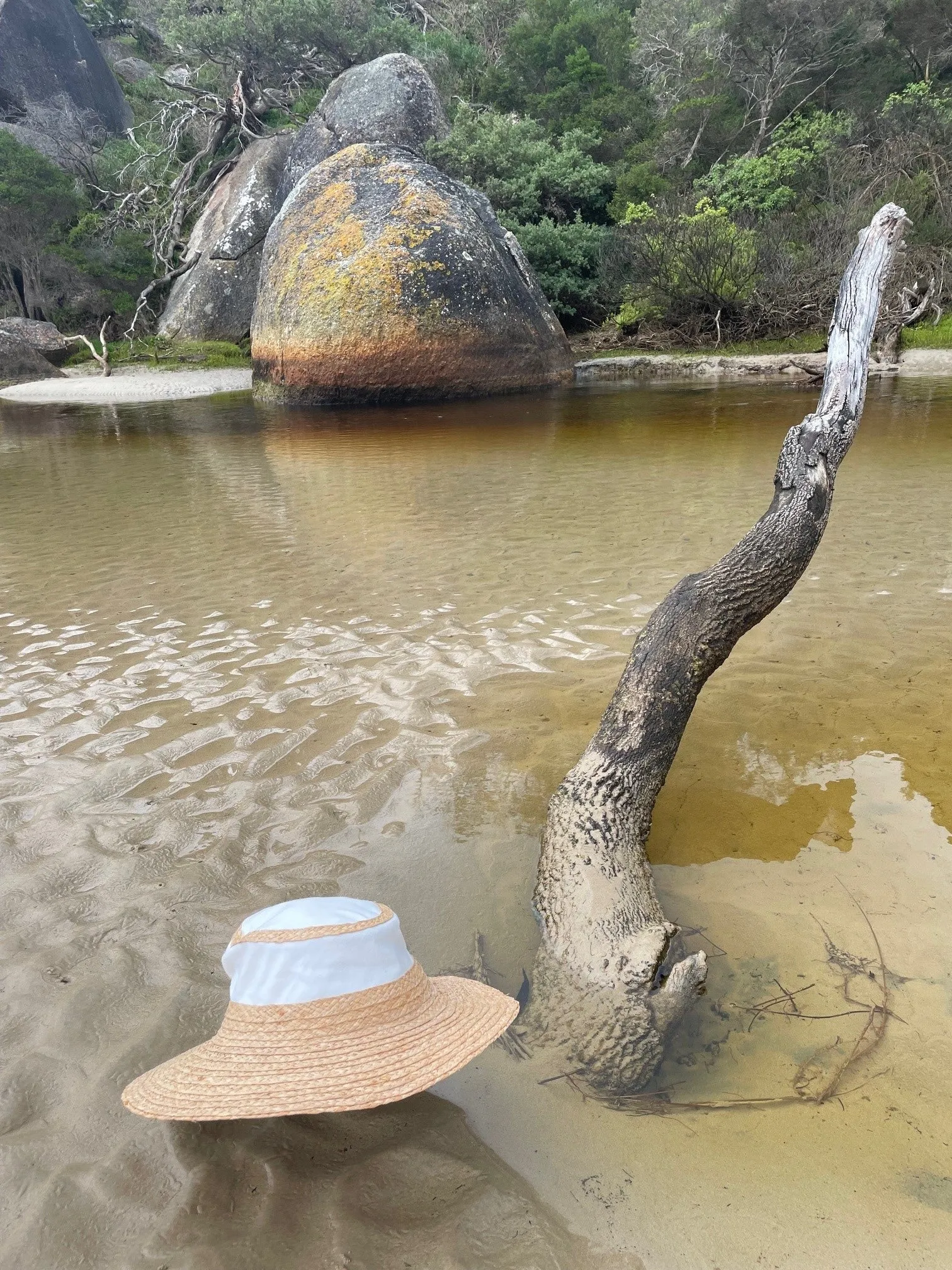 Raffia Brimmed Travel Hat in White