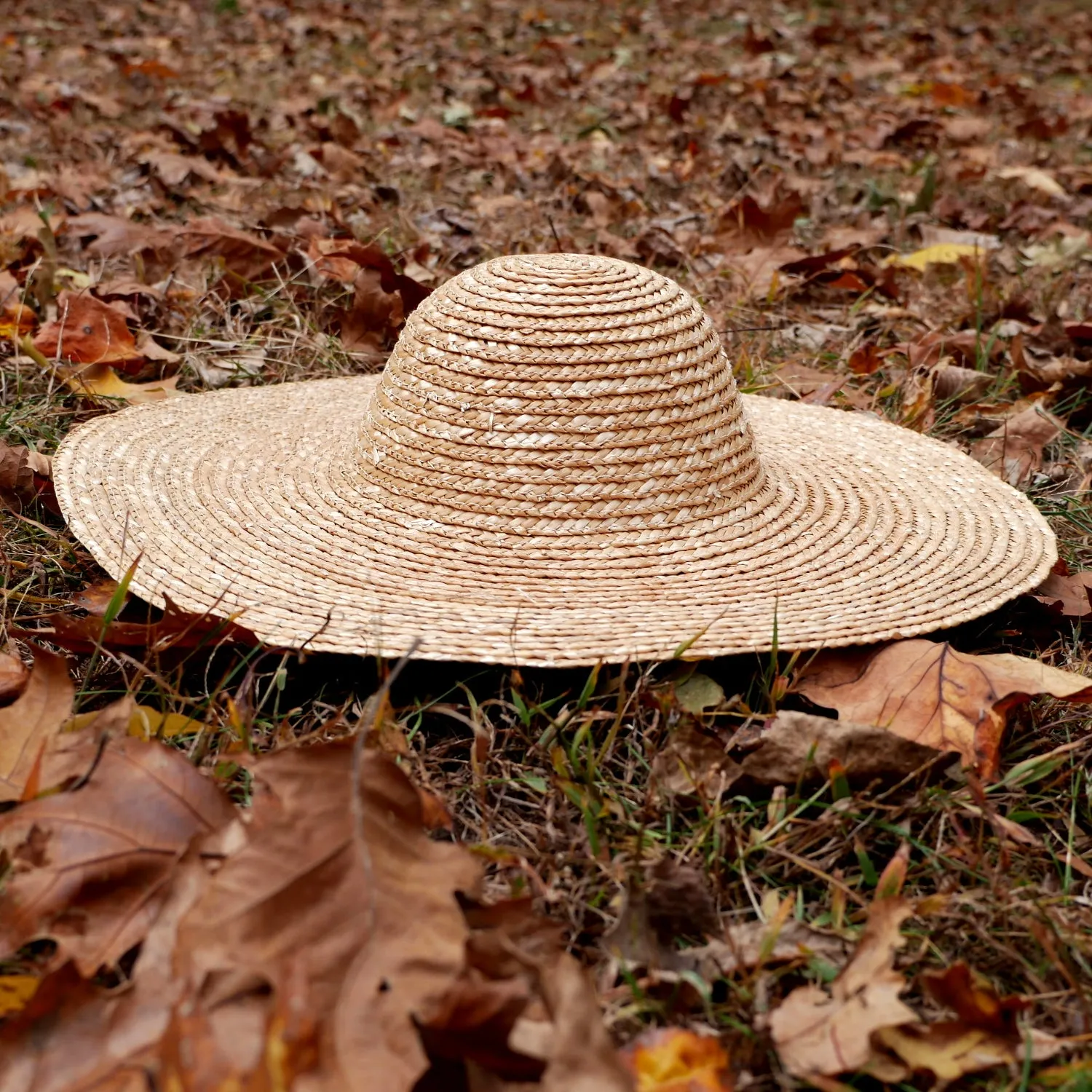 Rounded Straw Hat 18"