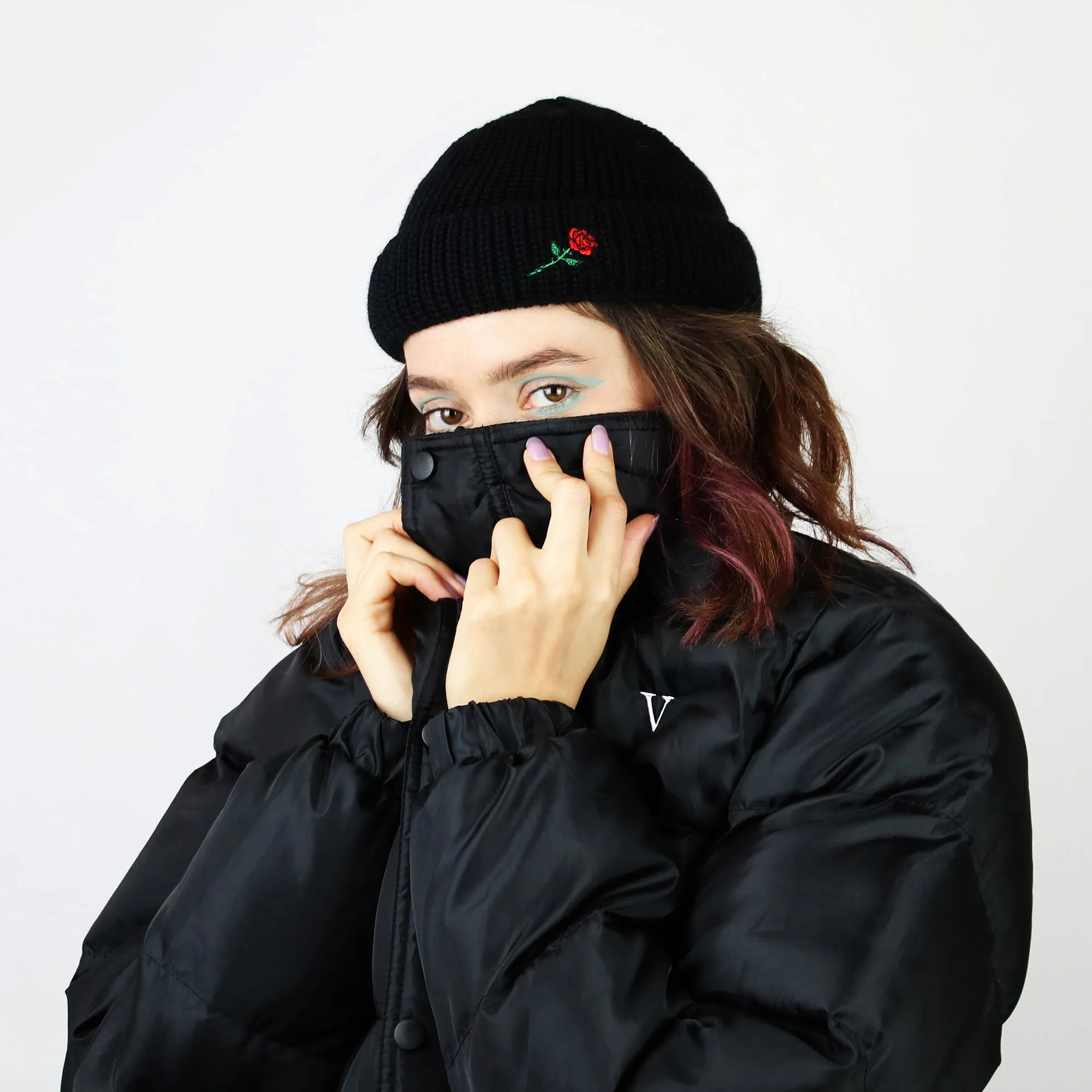 SHORT WOOL ROSE EMBROIDERY BEANIE - BLACK